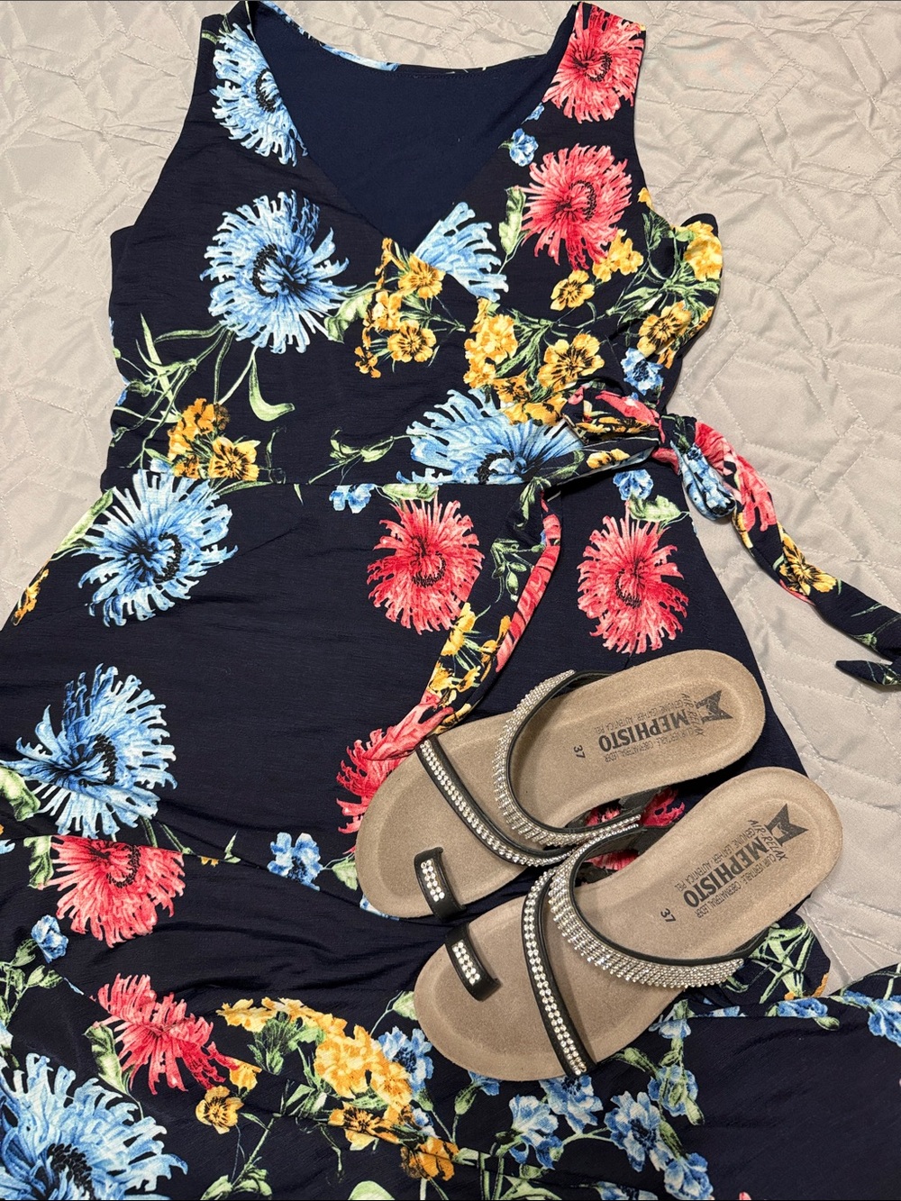 Sz L⭐️Like New WHBM Navy Floral Matte Jersey Faux Wrap Maxi Dress. PTP 17”+
